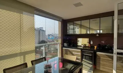 Apartamento de alto padrão com sacada gourmet e 4 dormitórios, sendo 3 suítes
