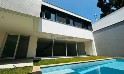 Casa de Condomínio com 4 Quartos, suítes  e 6 banheiros à Venda, 450 m²