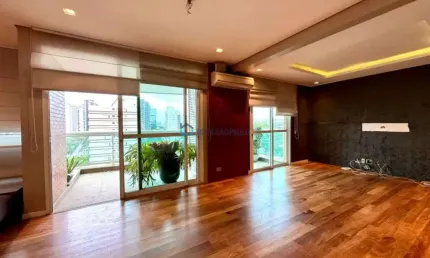 Apartamento com 4 Quartos e 5 banheiros à Venda, 226 m²