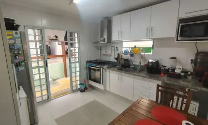 Casa térrea  com 4quartos e 2 vagas no planalto paulista