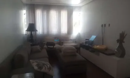 Casa à venda no bairro Bosque da Saúde com 3 suítes e 4 vagas de garagem.