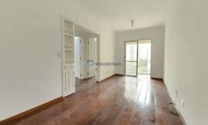 Venda. Moema Pássaros. Apartamento com 2 dormitórios, 1 escritório. 1 vaga.