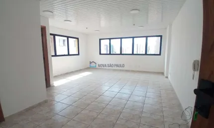 Sala comercial para venda ! A 300 metros do metrô Praça da Árvore!