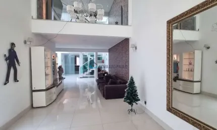 Sobrado Tríplex seminovo, 4Dts,4Suites,6 Vagas, Espaço Gourmet, Jacuzzi! JD da Saúde