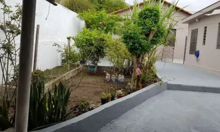 Casa a venda com 158 m² , 4 vagas, 3 dormitórios, quintal.