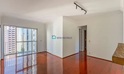 Apartamento com 3 quartos, uma sacada  à venda em moema.