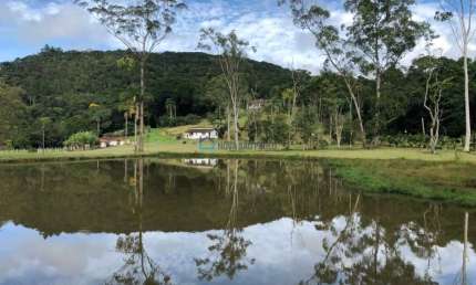Sítio à Venda em Itapecerica da Serra - Porteira Fechada