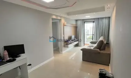 Apartamento com 63 metros de área útil, 2 dormitórios, 1 suíte, 2 vagas , sacada, armários, piso fri