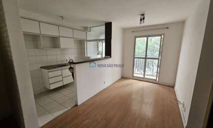 Apartamento Zoológico, vago, reformado,  próximo as escolas, delegacia, supermercados.