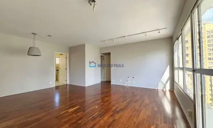 Apartamento com sacada, 3 quartos, 2 vagas à venda em moema.