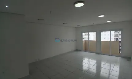 Conjunto Comercial à venda na Saúde com 1 vaga e pronto para entrar.