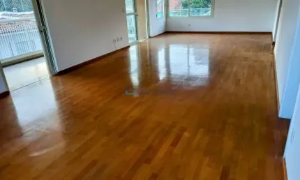 Apartamento 4 quartos, 197 m², 1 por andar, próximo ao metrô.