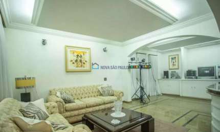Casa à Venda na Chácara Inglesa, 7 suítes, 3 vagas, piscina, churraqueira
