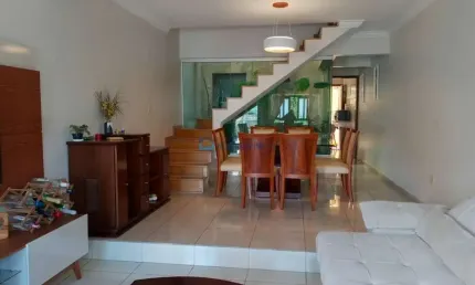 Sobrado 3 quartos sendo um suíte e 2 vagas de garagem