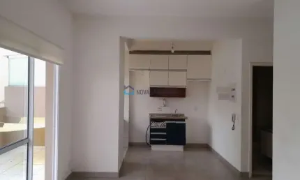 Apartamento Zoológico, térreo, varanda, semi novo, condomínio espaçoso, arborizado, lazer completo.