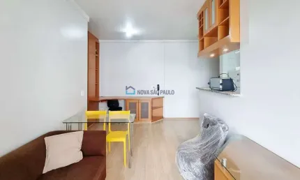 Apartamento à venda, mobiliado, com 1 quarto, 1 vaga e sacada, na vila guarani