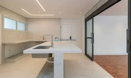 Apartamento no Jardins | 3 Suítes | 2 Vagas | Reformado