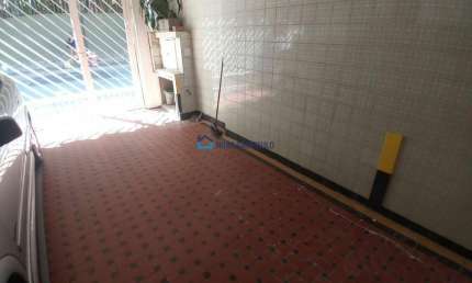 Sobrado residencial com 03 dormitórios, sendo 01 suíte, 03 banheiros e vaga para 02 veículos.