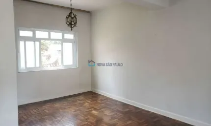 Casa de Vila à venda na Vila Mariana com 3 quartos e 3 vagas de garagem.
