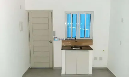Kitnet à venda, com 1 dormitório e 1 banheiro, na Vila Monumento