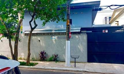 Sobrado Reformado com 231m²  4 Dormitórios á Venda em Moema