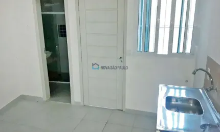 Kitnet à venda, com 1 dormitório e 1 banheiro, na Vila Monumento