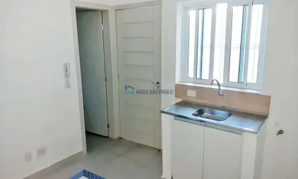 Kitnet à venda, com 1 dormitório e 1 banheiro, na Vila Monumento