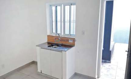 Kitnet à venda, com 1 dormitório e 1 banheiro, na Vila Monumento