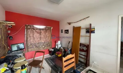 Casa térrea com 01 dormitórios na região da vila marari