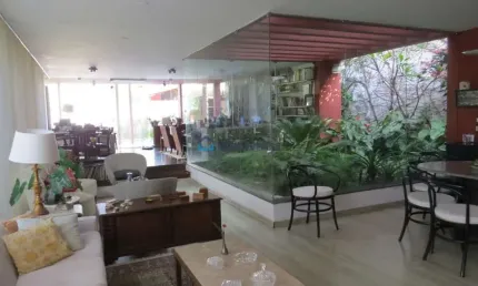 Sobrado com piscina à venda no Planalto Paulista com 5 suítes 4 vagas de garagem