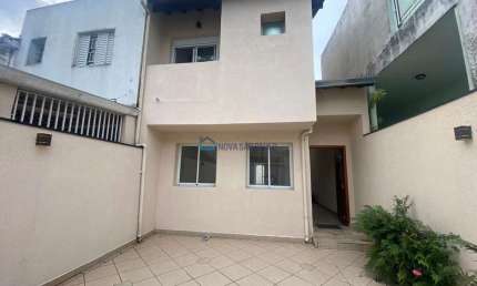 Sobrado 155m² - 4 Dormitórios, 3 suítes - Com uma área privativa de 155 m², este imóvel é perfeito p
