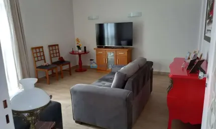 Casa térrea com 3 dormitórios e 1 Suíte em  Mirandópolis