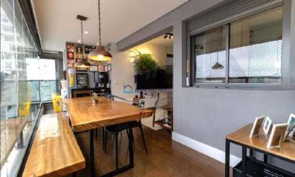 Lindo apartamento em andar alto, varanda gourmet e 2 vagas  de garagem!