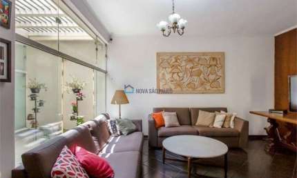 Térrea com 4 dorms, quintal e piscina em Moema ? abaixo do valor!
