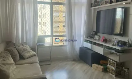 Apartamento recém reformado - 02 quartos - 01 vaga.