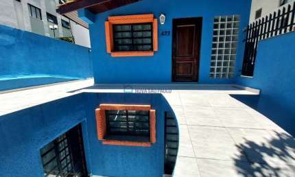 Casa espaçosa à venda no Bosque da Saúde - 3 dormitórios, 1 suíte, 2 vagas