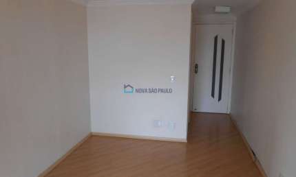 Apartamento à venda na Vila Guarani com 3 quartos 1 vaga de garagem.