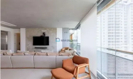 Apartamento no Jardim das Acácias, com 167m², 03 dormitórios sendo 02 suites e 03 vagas de garagem.