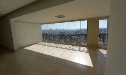 Apartamento com 3 quartos, 2 suites na frente do metrô