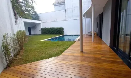 Localização privilegiada, bairro nobre, junto ao Pq. Ibirapuera