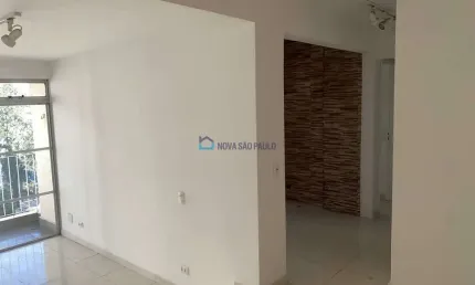 Aparatamento, 3 dormitorios, suite, sala com sacada, 2 vagas. Saude!