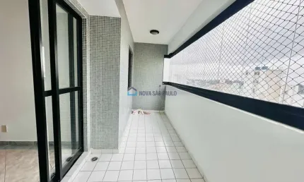 Apartamento a 100 metros do metro saúde, com 3 dormitórios e 2 vagas de garagem.