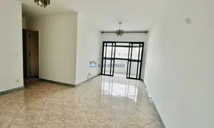 Apartamento a 100 metros do metro saúde, com 3 dormitórios e 2 vagas de garagem.