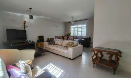 Casa Térrea à venda, com 3 quartos, 1 suíte e 4 vagas