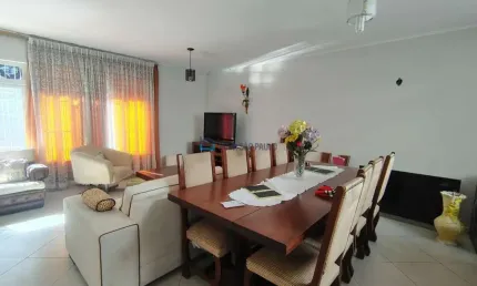 Casa térrea à venda, com 3 quartos, 1 suíte e 4 vagas
