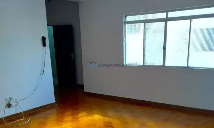 Apartamento à venda localizado na esquina da Rua Albuquerque Maranhão com a Av. Lins de Vasconcelos