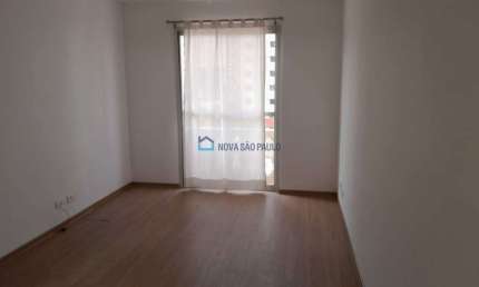 Apartamento Mirandópolis, vago, ensolarado, sacada,  metrô Árvore.