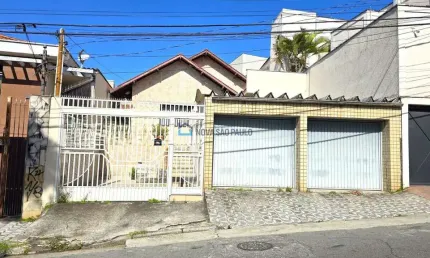 Casa térrea com 3 vagas, quintal e churrasqueira no Jardim da Saúde.