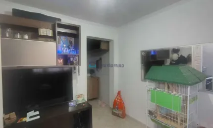 Casa térrea com quintal 3 dormitórios  2 vagas vila fachini  próx. metrô jabaquara