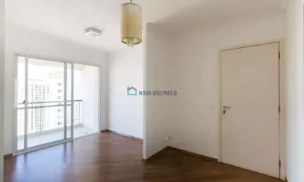 Apartamento à venda, entre as estações de metrô Praça da Árvore e Saúde.
